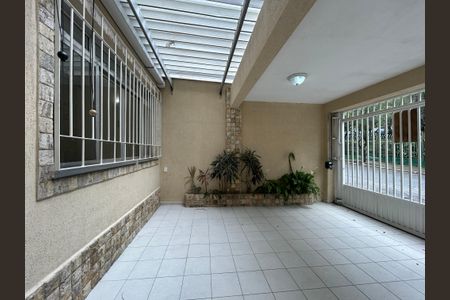 Casa à venda com 176m², 4 quartos e 2 vagasEscada/ Corredor