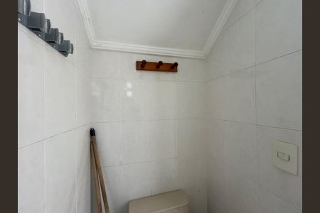 Casa à venda com 176m², 4 quartos e 2 vagasBanheiro de serviço