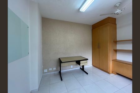 Casa à venda com 176m², 4 quartos e 2 vagasQuarto de Serviço