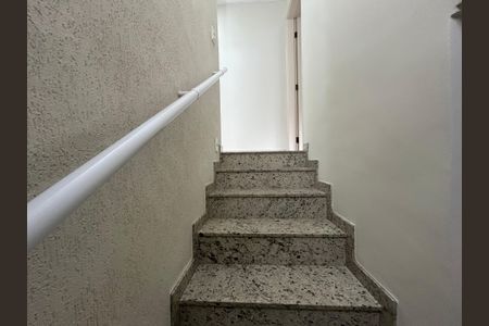 Casa à venda com 176m², 4 quartos e 2 vagasEscada