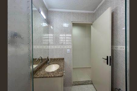 Casa à venda com 176m², 4 quartos e 2 vagasBanheiro 2