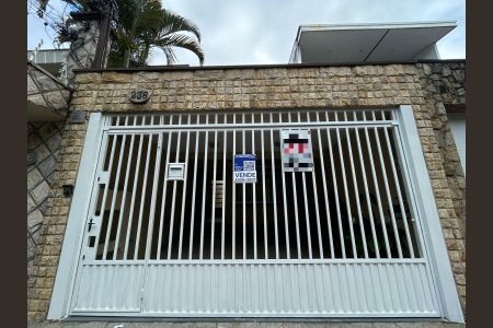 Casa à venda com 176m², 4 quartos e 2 vagasFachada