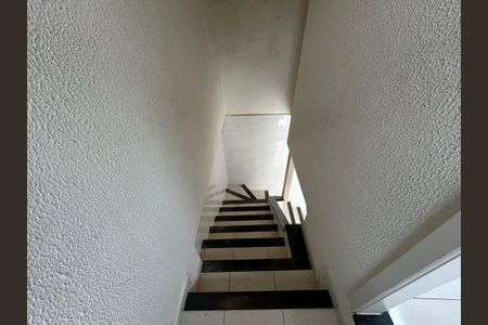 Casa à venda com 176m², 4 quartos e 2 vagasEscada