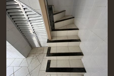 Casa à venda com 176m², 4 quartos e 2 vagasEscada