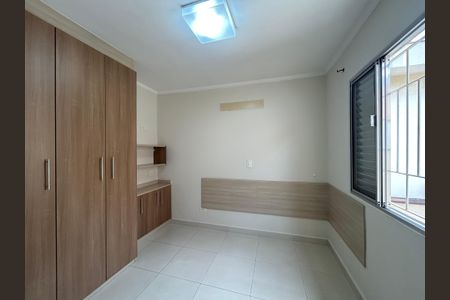 Casa à venda com 176m², 4 quartos e 2 vagasQuarto 2