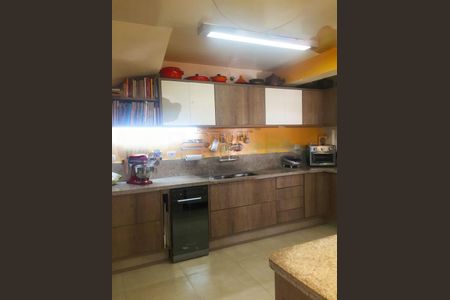 Casa à venda com 144m², 3 quartos e 1 vaga