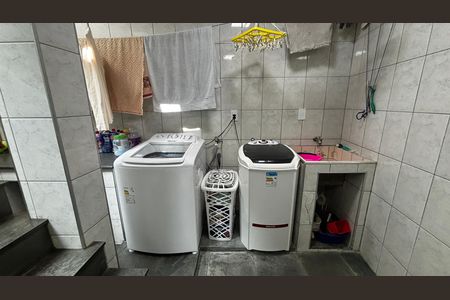 Casa à venda com 278m², 5 quartos e 3 vagas Casa à venda com 278m², 5 quartos e 3 vagasÁrea de Serviço