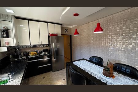 Casa à venda com 278m², 5 quartos e 3 vagas Casa à venda com 278m², 5 quartos e 3 vagasCozinha 2