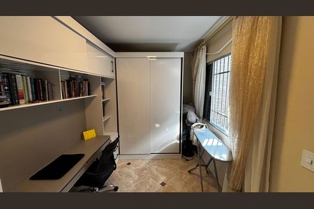 Casa à venda com 278m², 5 quartos e 3 vagas Casa à venda com 278m², 5 quartos e 3 vagasQuarto 4