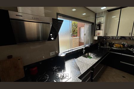 Casa à venda com 278m², 5 quartos e 3 vagas Casa à venda com 278m², 5 quartos e 3 vagasCozinha 2