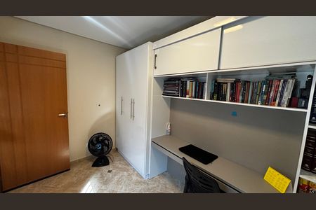 Casa à venda com 278m², 5 quartos e 3 vagas Casa à venda com 278m², 5 quartos e 3 vagasQuarto 4