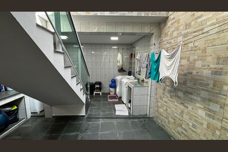 Casa à venda com 278m², 5 quartos e 3 vagas Casa à venda com 278m², 5 quartos e 3 vagasÁrea de Serviço