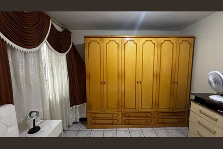 Casa à venda com 278m², 5 quartos e 3 vagas Casa à venda com 278m², 5 quartos e 3 vagasQuarto 2