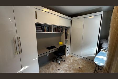Casa à venda com 278m², 5 quartos e 3 vagas Casa à venda com 278m², 5 quartos e 3 vagasQuarto 4