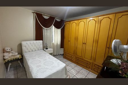 Casa à venda com 278m², 5 quartos e 3 vagas Casa à venda com 278m², 5 quartos e 3 vagasQuarto 2