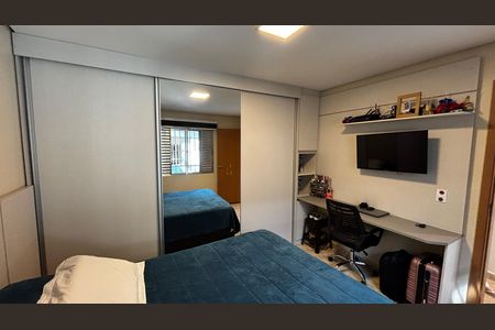Casa à venda com 278m², 5 quartos e 3 vagas Casa à venda com 278m², 5 quartos e 3 vagasQuarto 3