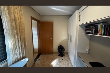 Casa à venda com 278m², 5 quartos e 3 vagas Casa à venda com 278m², 5 quartos e 3 vagasQuarto 4