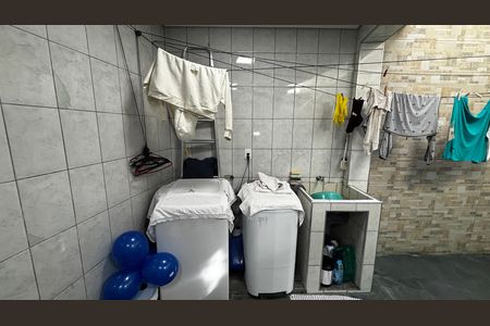 Casa à venda com 278m², 5 quartos e 3 vagas Casa à venda com 278m², 5 quartos e 3 vagasÁrea de Serviço