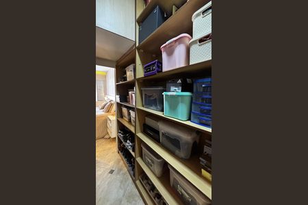 Casa à venda com 278m², 5 quartos e 3 vagas Casa à venda com 278m², 5 quartos e 3 vagasCloset da Suíte