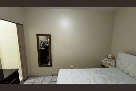 Casa à venda com 278m², 5 quartos e 3 vagas Casa à venda com 278m², 5 quartos e 3 vagasQuarto 2