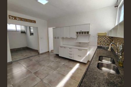 Casa à venda com 200m², 3 quartos e 2 vagas