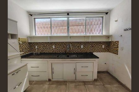 Casa à venda com 200m², 3 quartos e 2 vagas