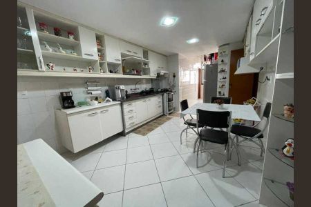 Apartamento à venda com 141m², 3 quartos e 3 vagas