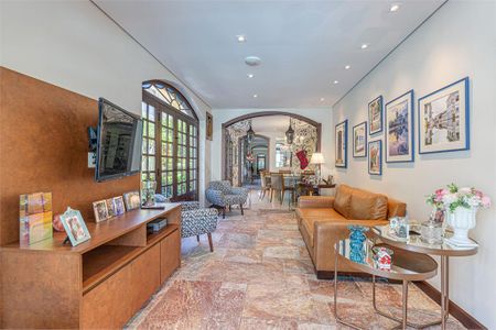 Casa à venda com 4 quartos, 388m² em Jardim Marajoara, São Paulo