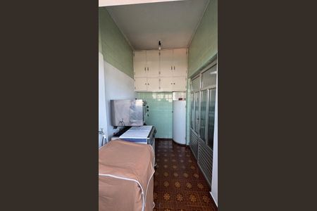 Apartamento à venda com 240m², 3 quartos e 1 vagaÁrea de Serviço