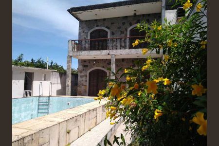 Casa à venda com 303m², 4 quartos e 5 vagas