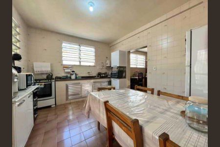 Casa à venda com 388m², 3 quartos e 6 vagas