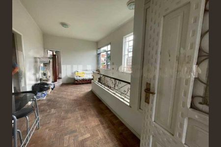 Casa à venda com 160m², 3 quartos e 4 vagas