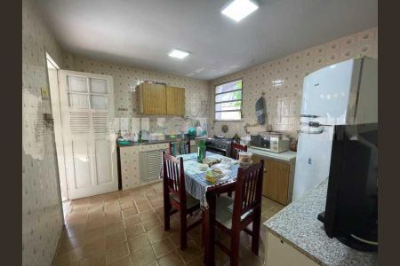 Casa à venda com 160m², 3 quartos e 4 vagas