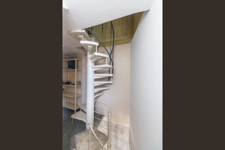 Casa para alugar com 210m², 3 quartos e 1 vagaEscada