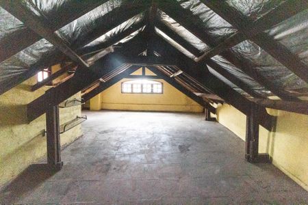 Casa para alugar com 210m², 3 quartos e 1 vagaSótão