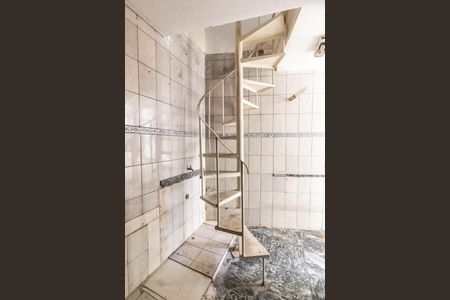 Casa para alugar com 210m², 3 quartos e 1 vagaEscada