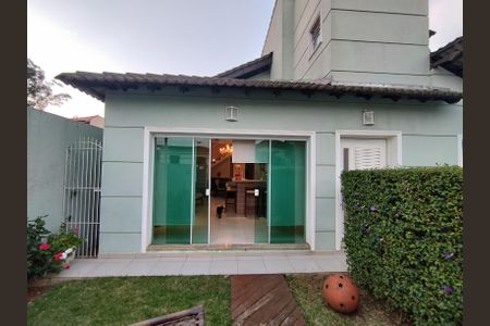 Casa à venda com 225m², 3 quartos e 5 vagasQuintal 