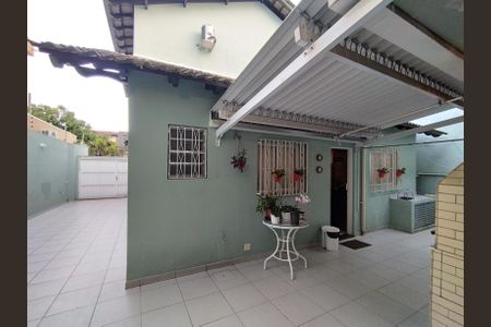 Casa à venda com 225m², 3 quartos e 5 vagasQuintal 