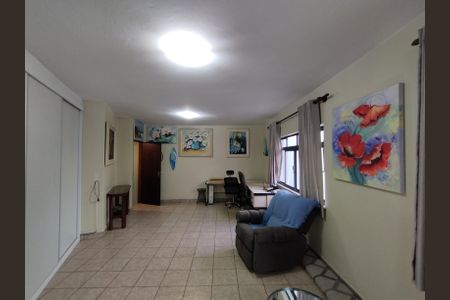 Casa à venda com 225m², 3 quartos e 5 vagasSalão dos Fundos 