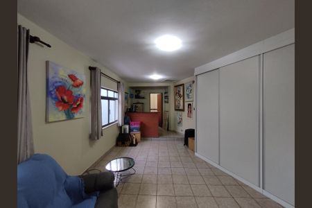 Casa à venda com 225m², 3 quartos e 5 vagasSalão dos fundos 