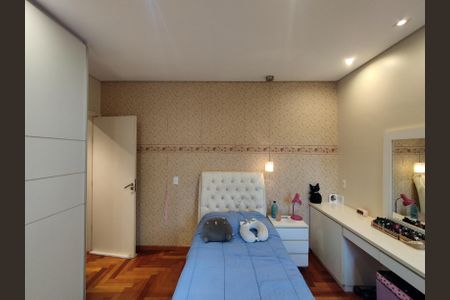 Casa à venda com 225m², 3 quartos e 5 vagasSuíte 2