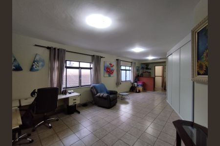 Casa à venda com 225m², 3 quartos e 5 vagasSalão dos fundos 