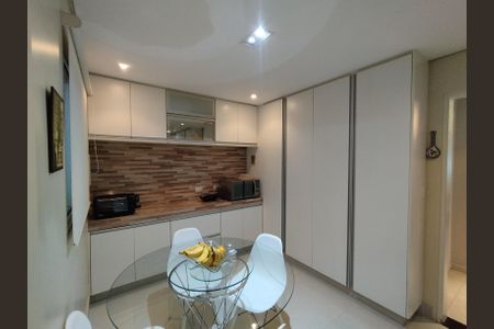 Casa à venda com 225m², 3 quartos e 5 vagasCozinha - Armários