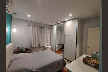 Casa à venda com 225m², 3 quartos e 5 vagasSuíte 1