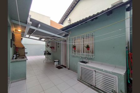 Casa à venda com 225m², 3 quartos e 5 vagasQuintal 