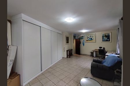 Casa à venda com 225m², 3 quartos e 5 vagasSalão dos fundos 