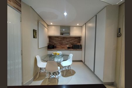 Casa à venda com 225m², 3 quartos e 5 vagasCozinha - Armários