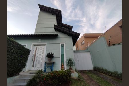 Casa à venda com 225m², 3 quartos e 5 vagasFachada 