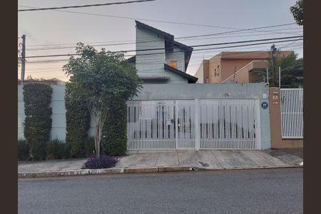 Fachada  de casa à venda com 3 quartos, 225m² em Jardim da Saúde, São Paulo