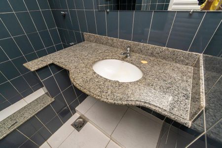 Casa à venda com 360m², 6 quartos e 2 vagas2º andar - Banheiro Social 2